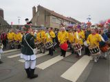 02 la Clique en tête le cortège démarre
